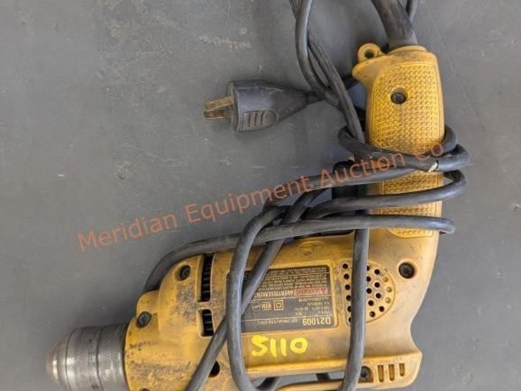 assorted-dewalt-&-milwaukee-drills-image-12
