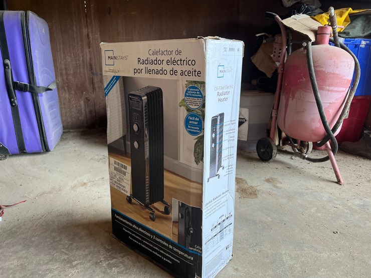 #3414-•-mainstays-oil-filled-electric-radiator-heater-image-1