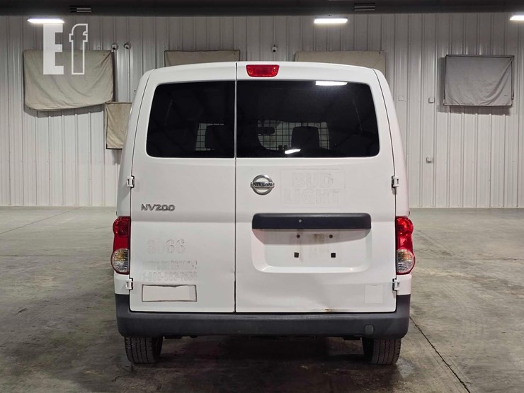 2016-nissan-nv200-image-8