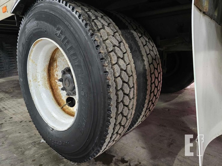 2011-international-durastar-4300-image-23