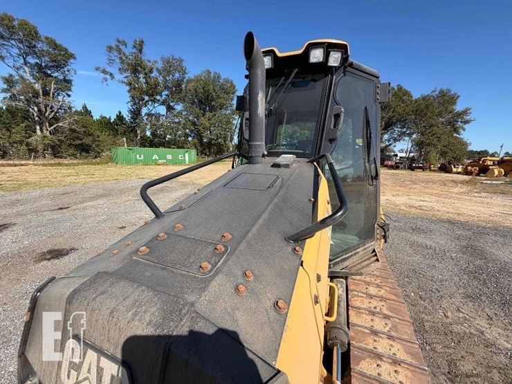 2020-caterpillar-d1-image-47