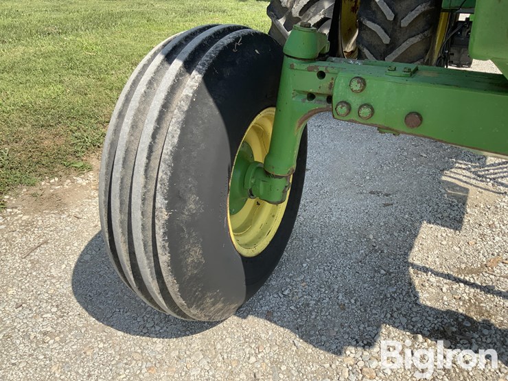 1982-john-deere-4240-2wd-tractor-image-17