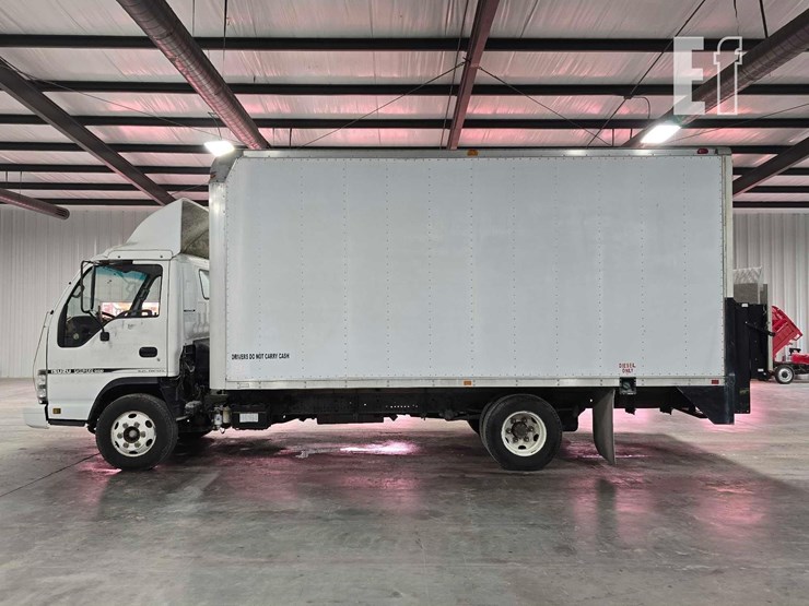 2006-isuzu-npr-hd-image-5