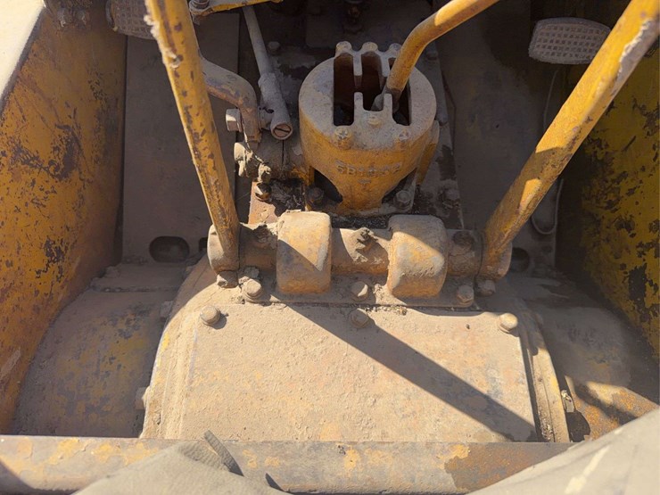 caterpillar-r2-image-36