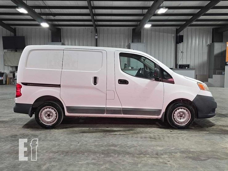 2016-nissan-nv200-image-6