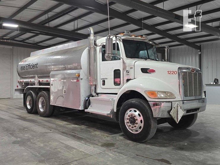 2013-peterbilt-348-image-2