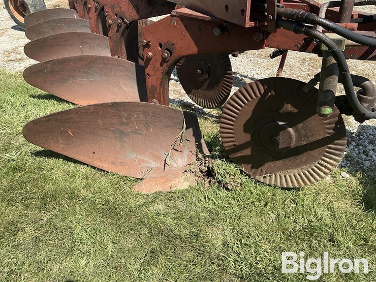 international-harvester-700-5-bottom-moldboard-plow-image-14