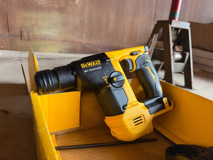 #2009-•-dewalt-9/16"-sds-plus-rotary-hammer-image-3