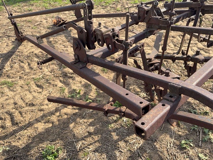 cletrac-front-mount-cutlivator-image-27