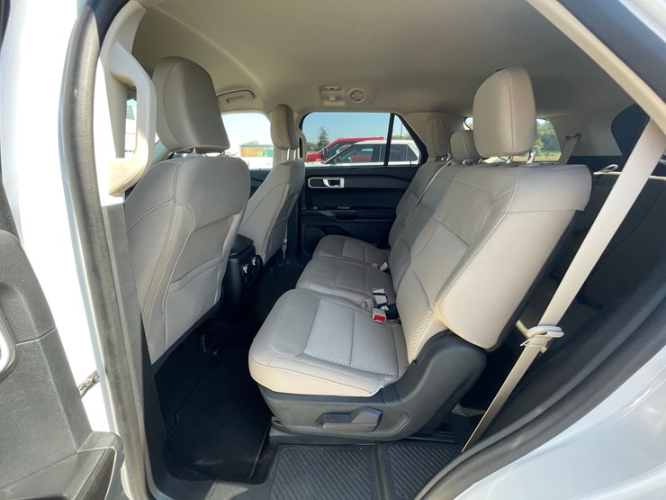 #1526-•-2021-ford-explorer-awd-suv-(has-wi-title)-image-35