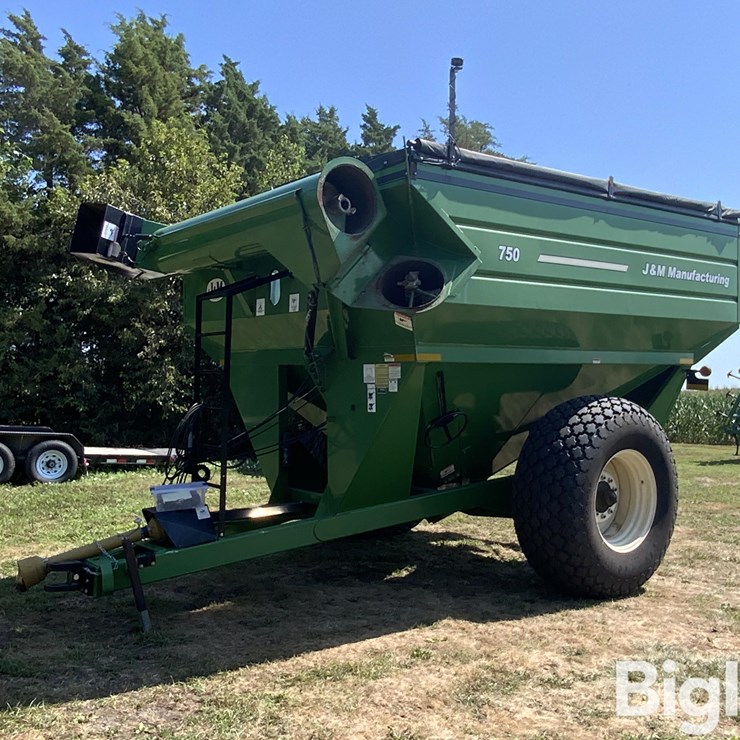 J&M 750-18 Grain Cart