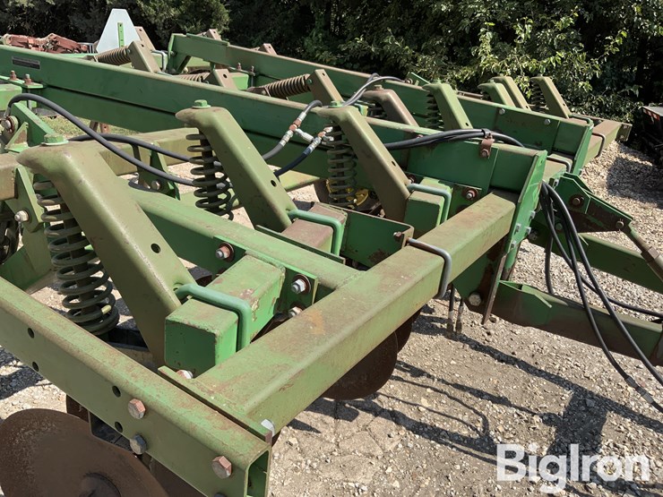 john-deere-712-pull-type-12'-disk-chisel-ripper-image-13