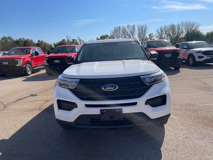 #1529-•-2021-ford-explorer-awd-suv-(has-wi-title)-image-2