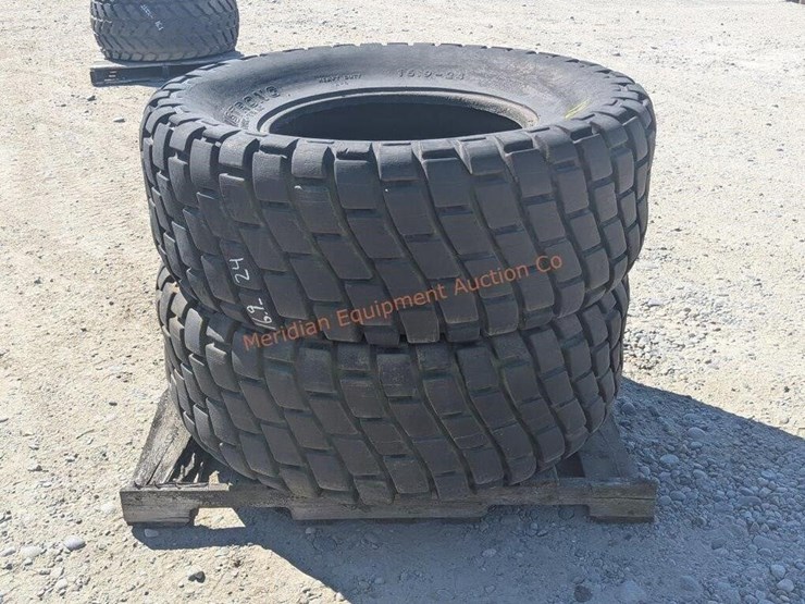 2--16.9x24-armstrong-torx-trac-hd-tires-image-4