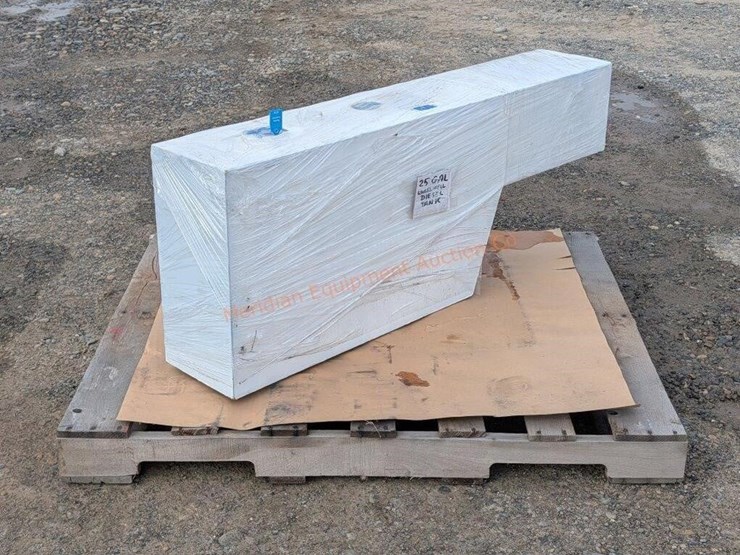 ~25-gallon-wheel-well-diesel-fuel-tank-image-2