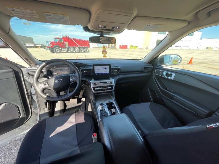 #1527-•-2022-ford-explorer-awd-suv-(has-wi-title)-image-5