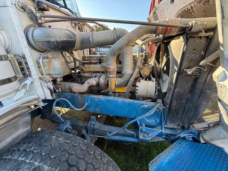 1990-peterbilt-357-image-4