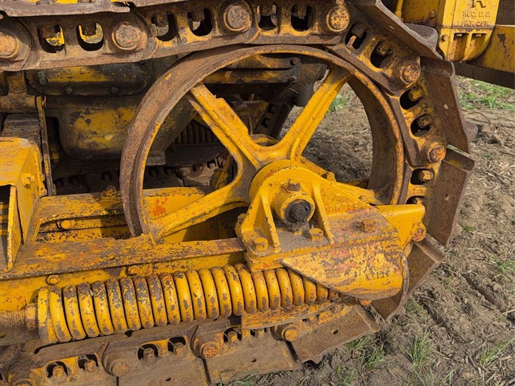 caterpillar-twenty-eight-image-24
