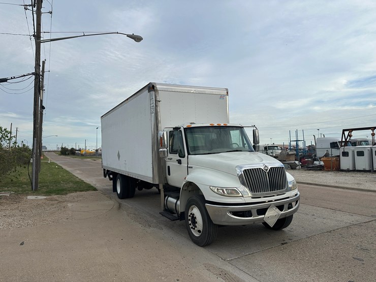 2009-international-durastar-4400-image-3
