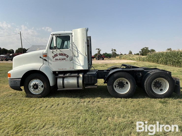1995-international-8200-t/a-truck-tractor-image-8