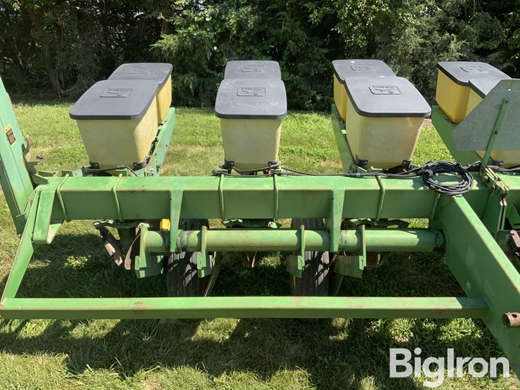 john-deere-7000-6r30"-planter-w/markers-image-13