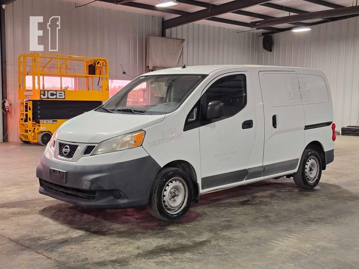 2016-nissan-nv200-image-1