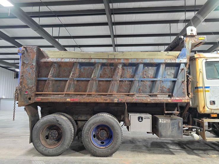2005-mack-granite-cv713-image-18