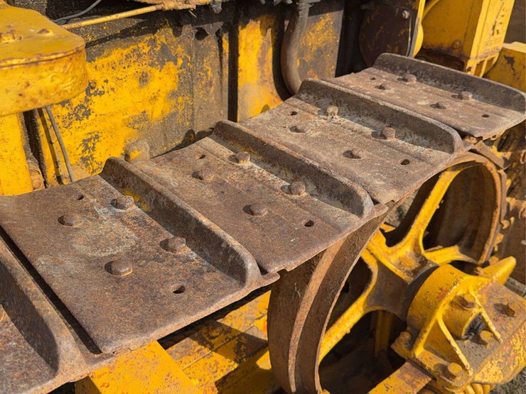 caterpillar-twenty-eight-image-22