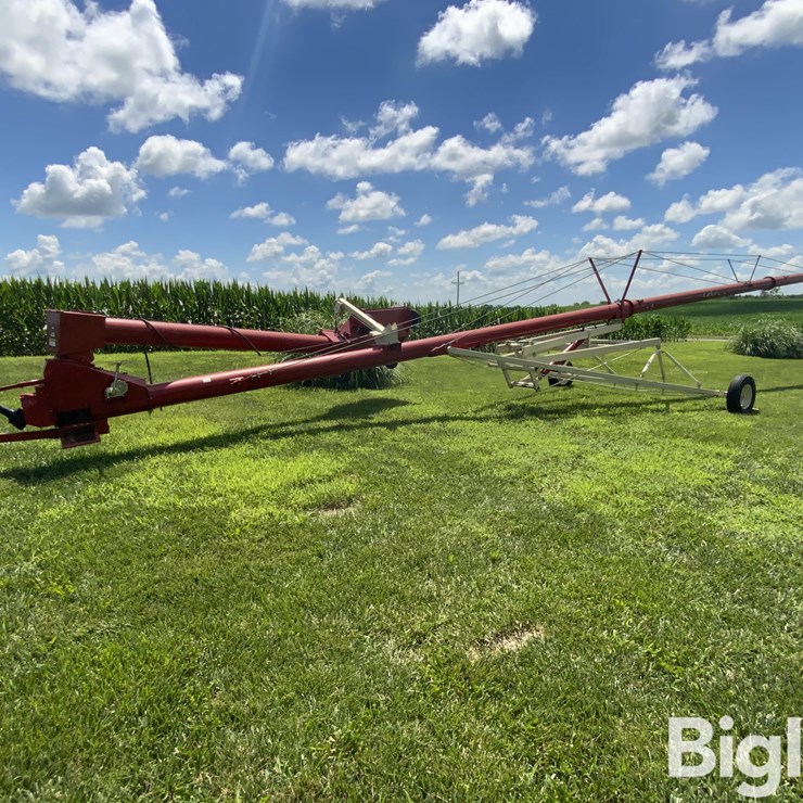 Buhler / Farm King 1070 Swing-Away Hopper Auger