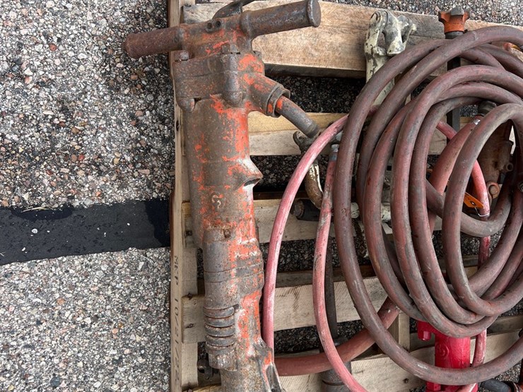 #2111-•-pneumatic-breakers,-chipping-hammers,-and-air-hose-image-6