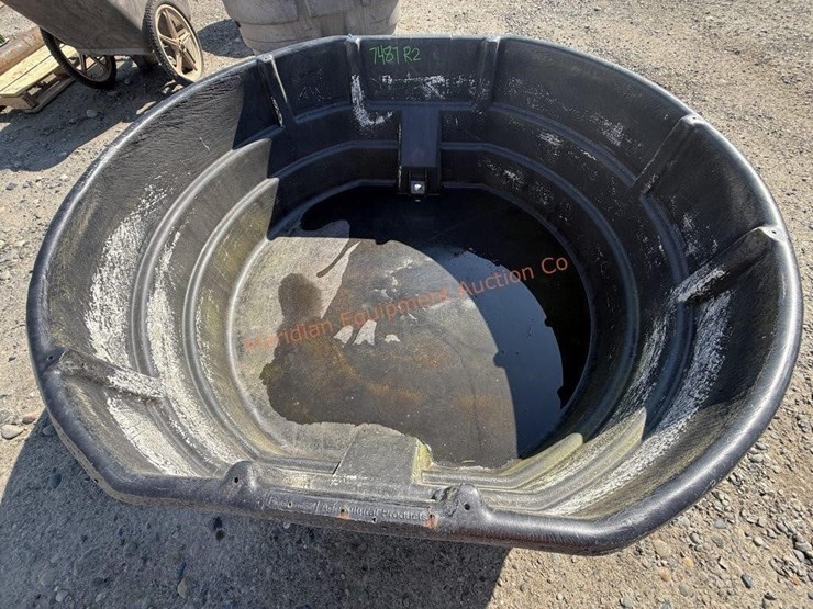rubbermaid-300-gallon-stock-tank-image-5