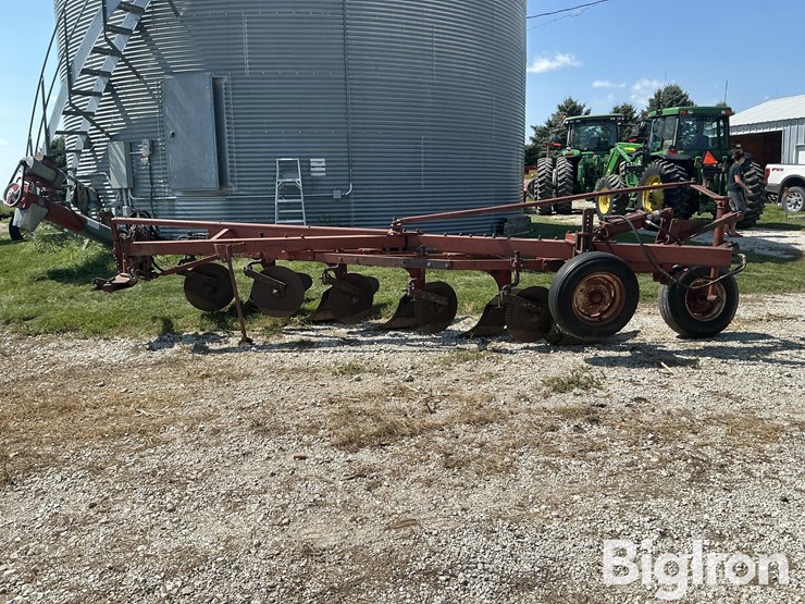 international-harvester-700-5-bottom-moldboard-plow-image-8