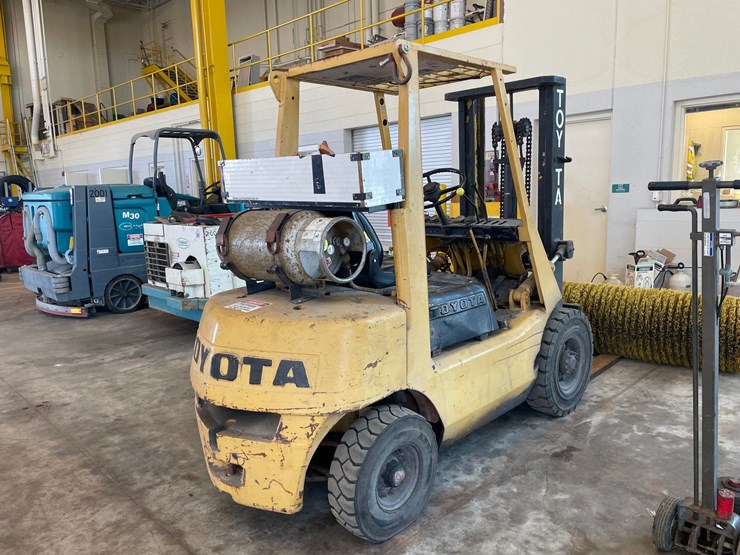 #1538-•-1977-toyota-2fg20-lp-forklift-image-16
