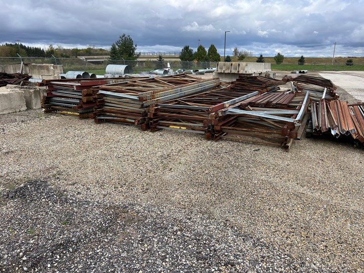 #2103-•-steel-pallet-racking-upright-frames,-cross-beams,-and-more-image-4