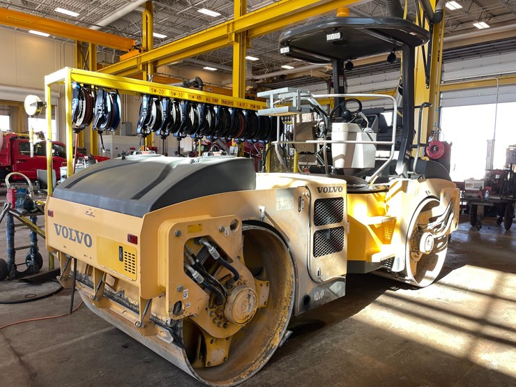 #1537-•-2010-volvo-dd70-vibratory-compactor-image-5