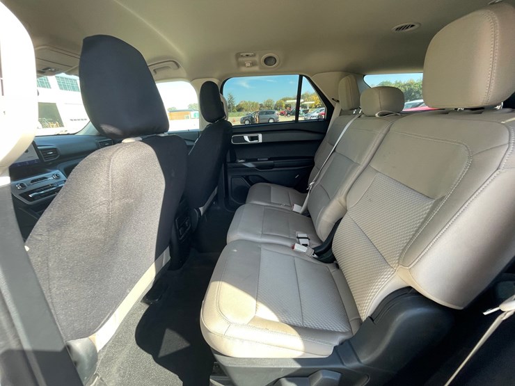 #1527-•-2022-ford-explorer-awd-suv-(has-wi-title)-image-36