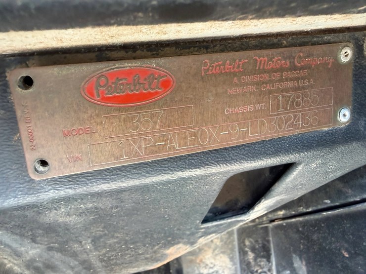 1990-peterbilt-357-image-11