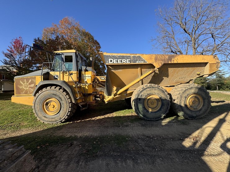 2013-deere-410e-image-2