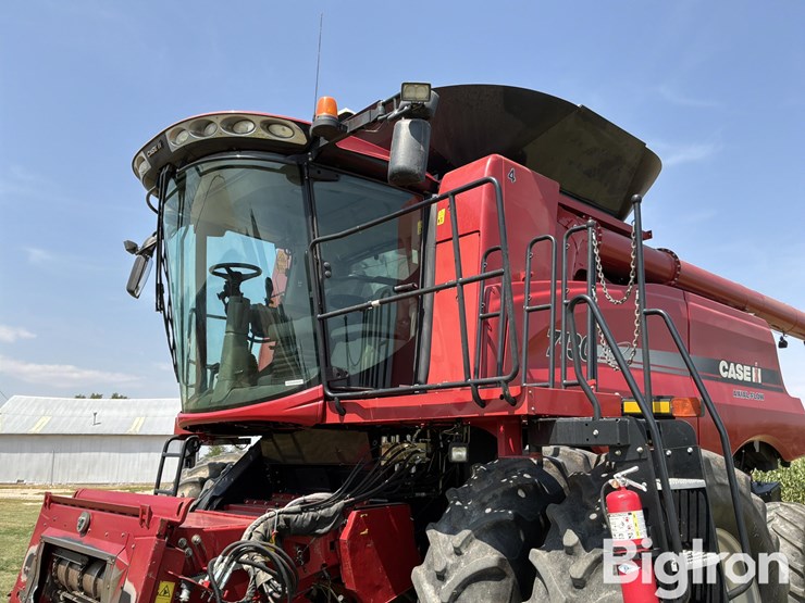 2013-case-ih-7130-axial-flow-2wd-combine-image-10