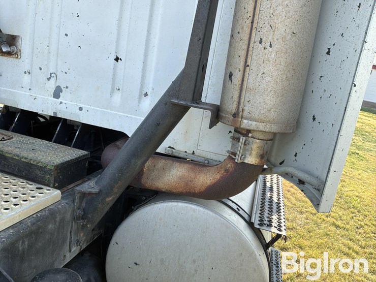 1995-international-8200-t/a-truck-tractor-image-19