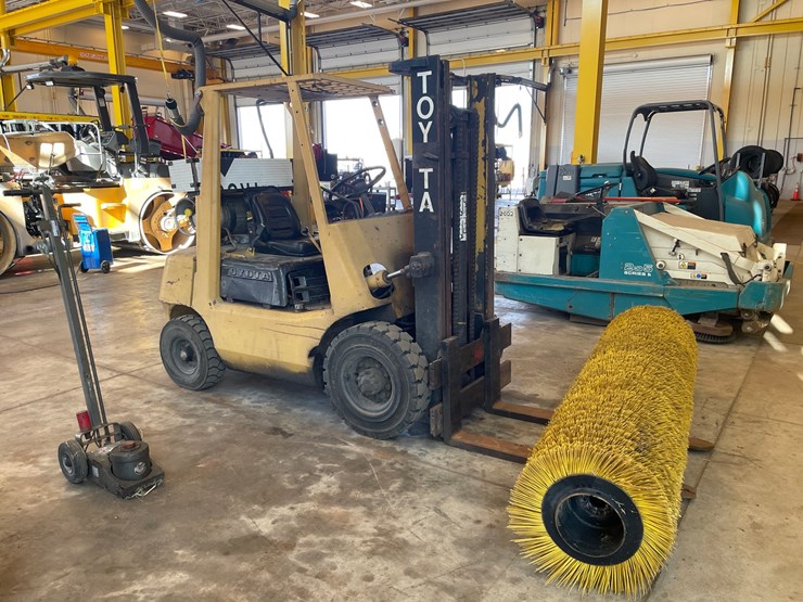 #1538-•-1977-toyota-2fg20-lp-forklift-image-13