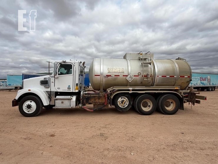 2014-freightliner-122sd-image-6