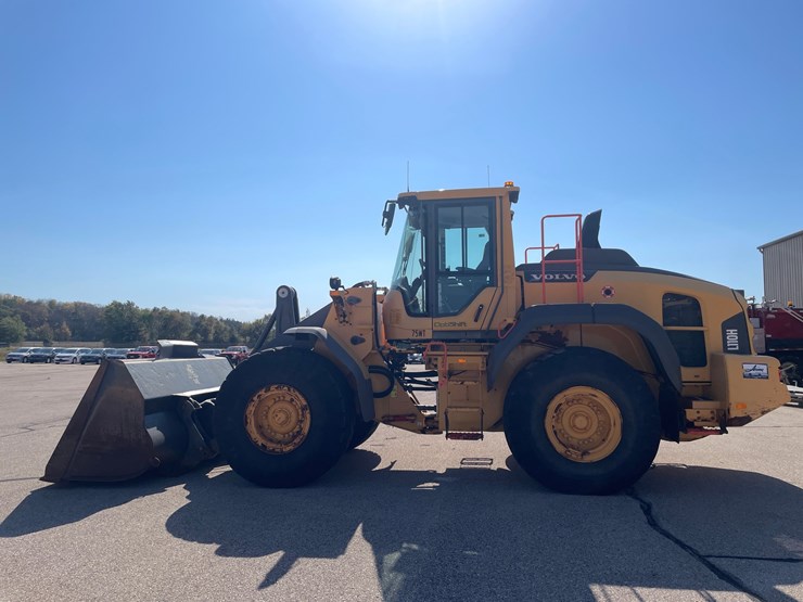 #1500-•-2017-volvo-l110h-wheel-loader-with-bucket-image-10