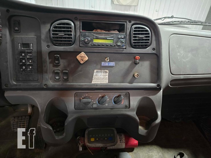 2013-freightliner-business-class-m2-106-image-15