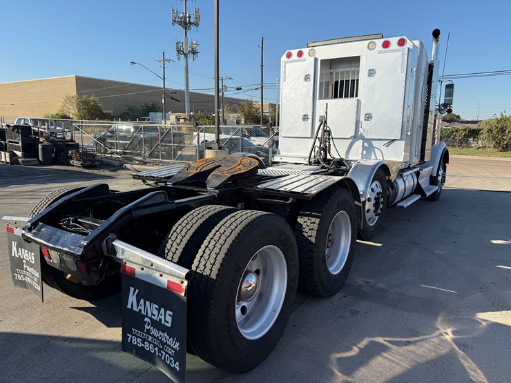 2012-kenworth-w900-tri-axle-heavy-haul-truck-image-8