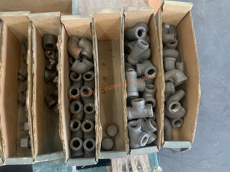 pallet--assorted-pipe-fittings-image-10