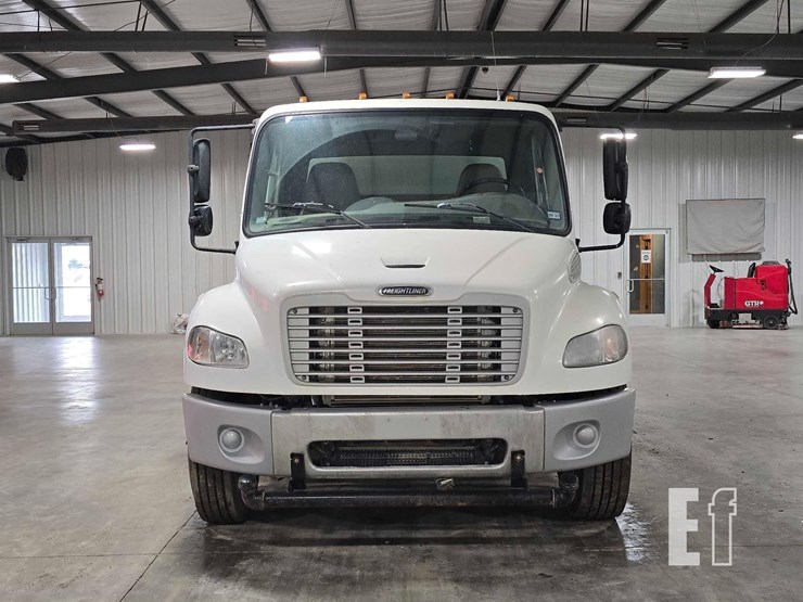 2019-freightliner-business-class-m2-106-image-7