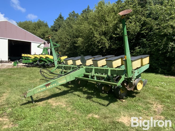 john-deere-7000-6r30"-planter-w/markers-image-1