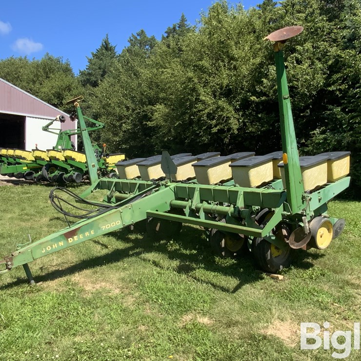 John Deere 7000 6R30" Planter W/Markers