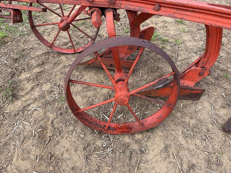 oliver-three-bottom-vineyard-plow-image-9